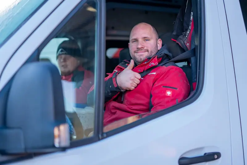 Mitarbeiter von Oliver Rasche im Firmenwagen